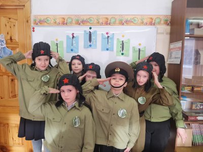 Во вторник, 21 февраля, в преддверии празднования Дня защитника Отечества, в школе также прошёл конкурс смотра строя и песни.